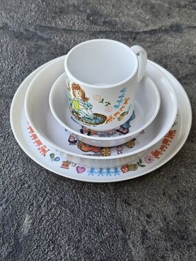 Vintage Raggedy Ann & Andy Children’s Oneida 4 Piece Dinnerware Set